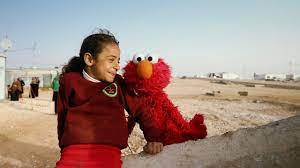 Sesame Workshop en Viatris onthullen nieuwe middelen voor gezinnen die getroffen zijn door COVID-19