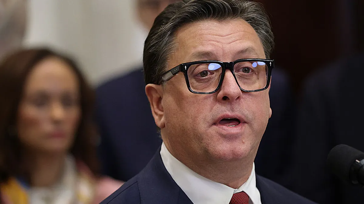 Sanofi verliest CEO Paul Hudson, Belén Garijo overneemt